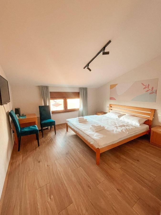 Mint Hotel Прізрен Екстер'єр фото